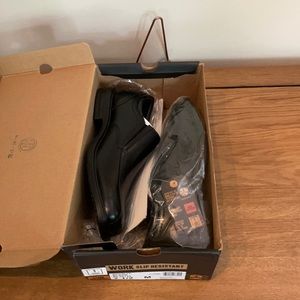 Dockers work slip resistant black men’s shoes 7.5.